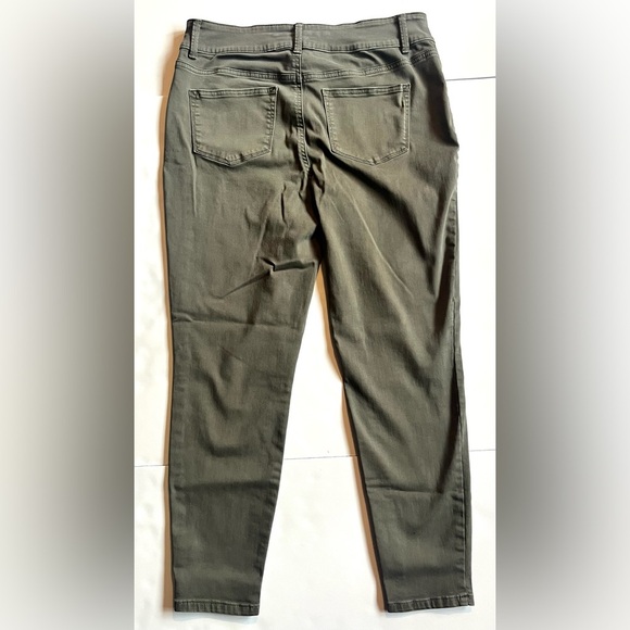 M Jeans by Maurices Dusty Olive Green High Rise Women's Jeans Large Short - Picture 12 of 16